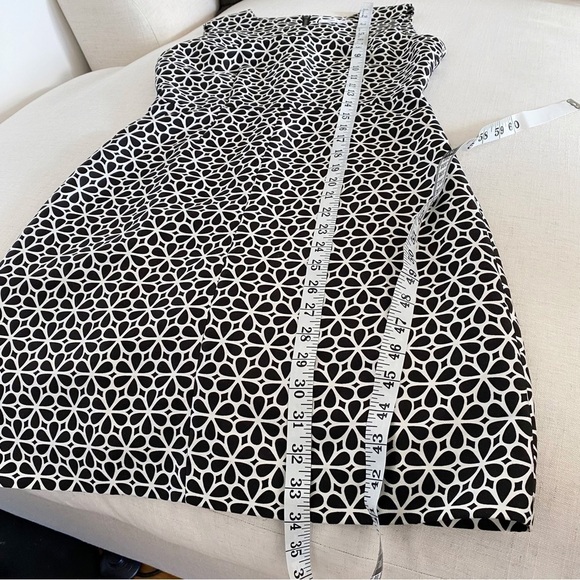 Diane Von Furstenberg Retro Flower Print Sheath Dress 2 - Picture 11 of 11